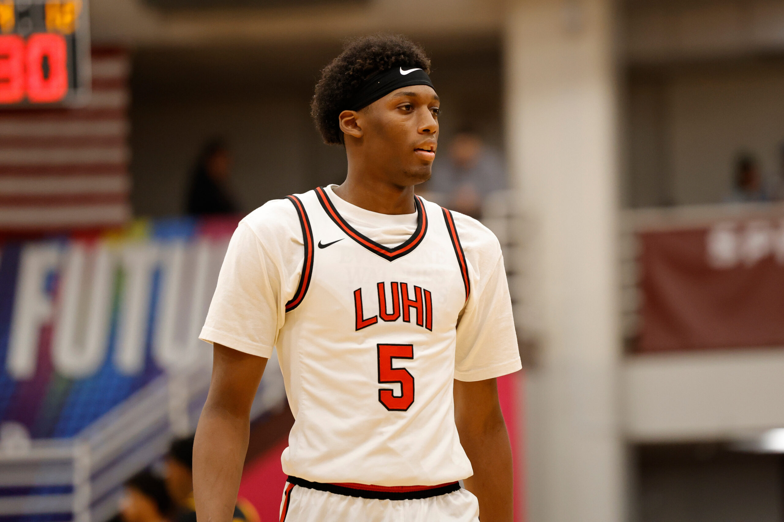 Five-star New York basketball recruit commits to UNC